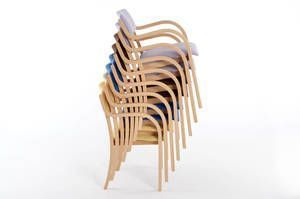 Gute gestapelt, auch mit Sitzpolster und Armlehnen